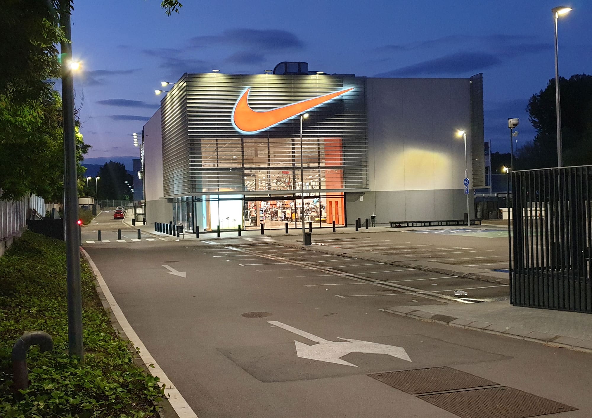 nike factory outlet la roca