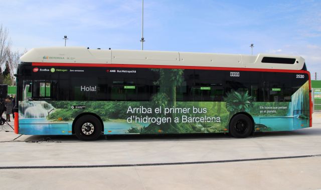 La hidrogenera pública de Barcelona, en la que Indus participó, cargará los nuevos buses de la TMB