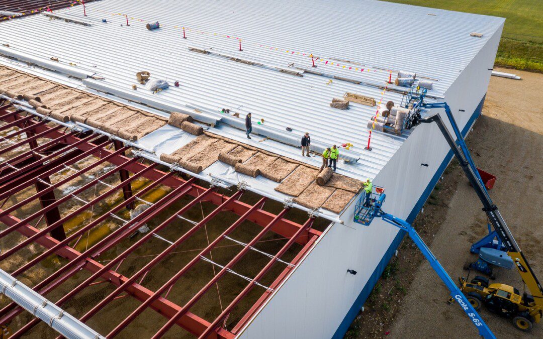 La demanda de placas solares y sistemas de aislamiento, claves en las reformas de fábricas e industrias